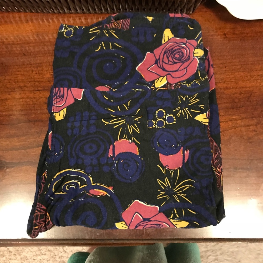 LuLaRoe Leggings-hold for April